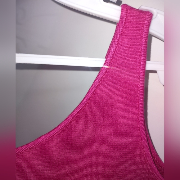 House Of Harlow 1960 One Shoulder Asymmetrical Knit Crop Top - Picture 3 of 6